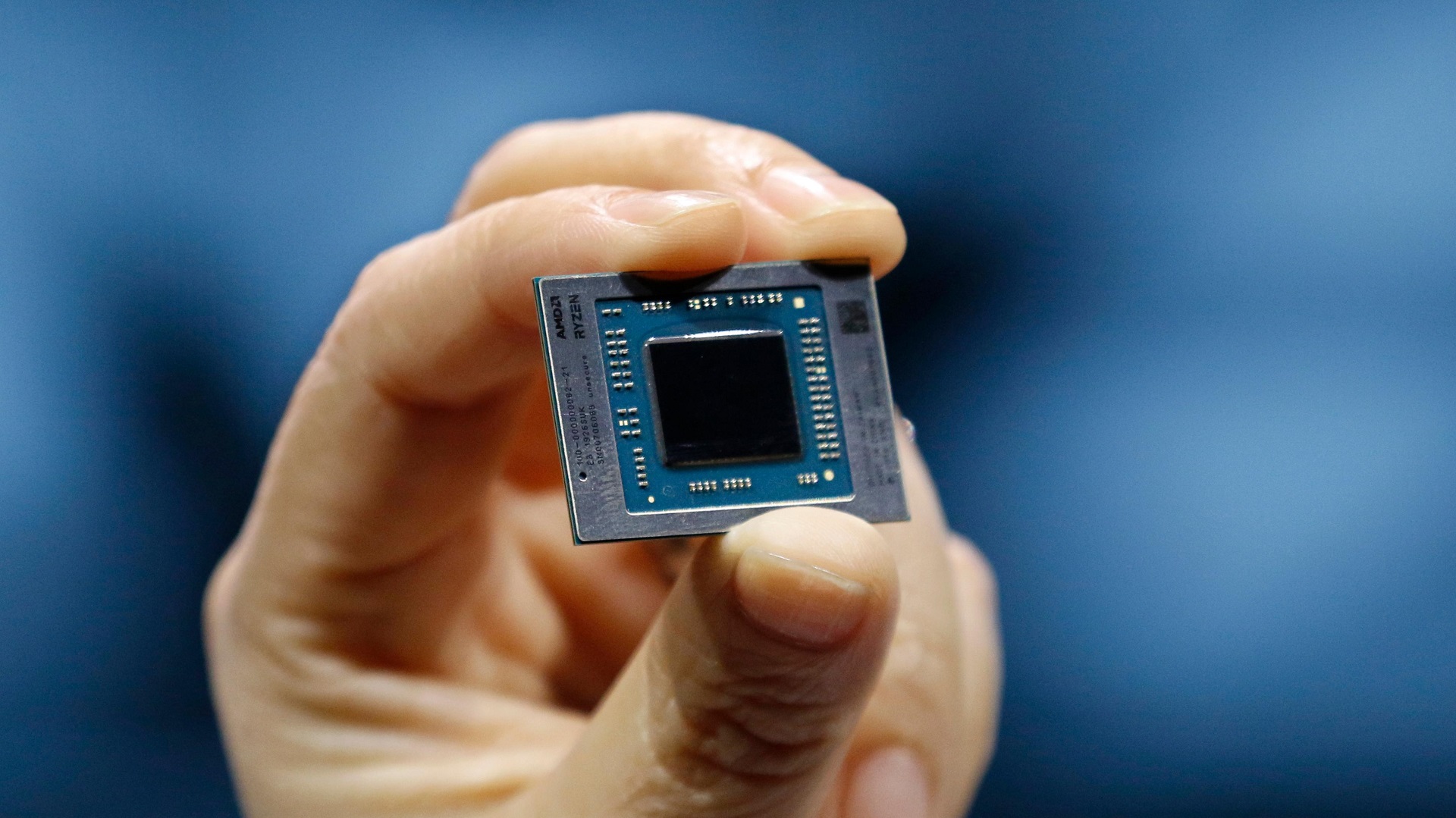 AMD’s 7nm Ryzen 4000 Mobile CPUs Bring the Fight to Intel