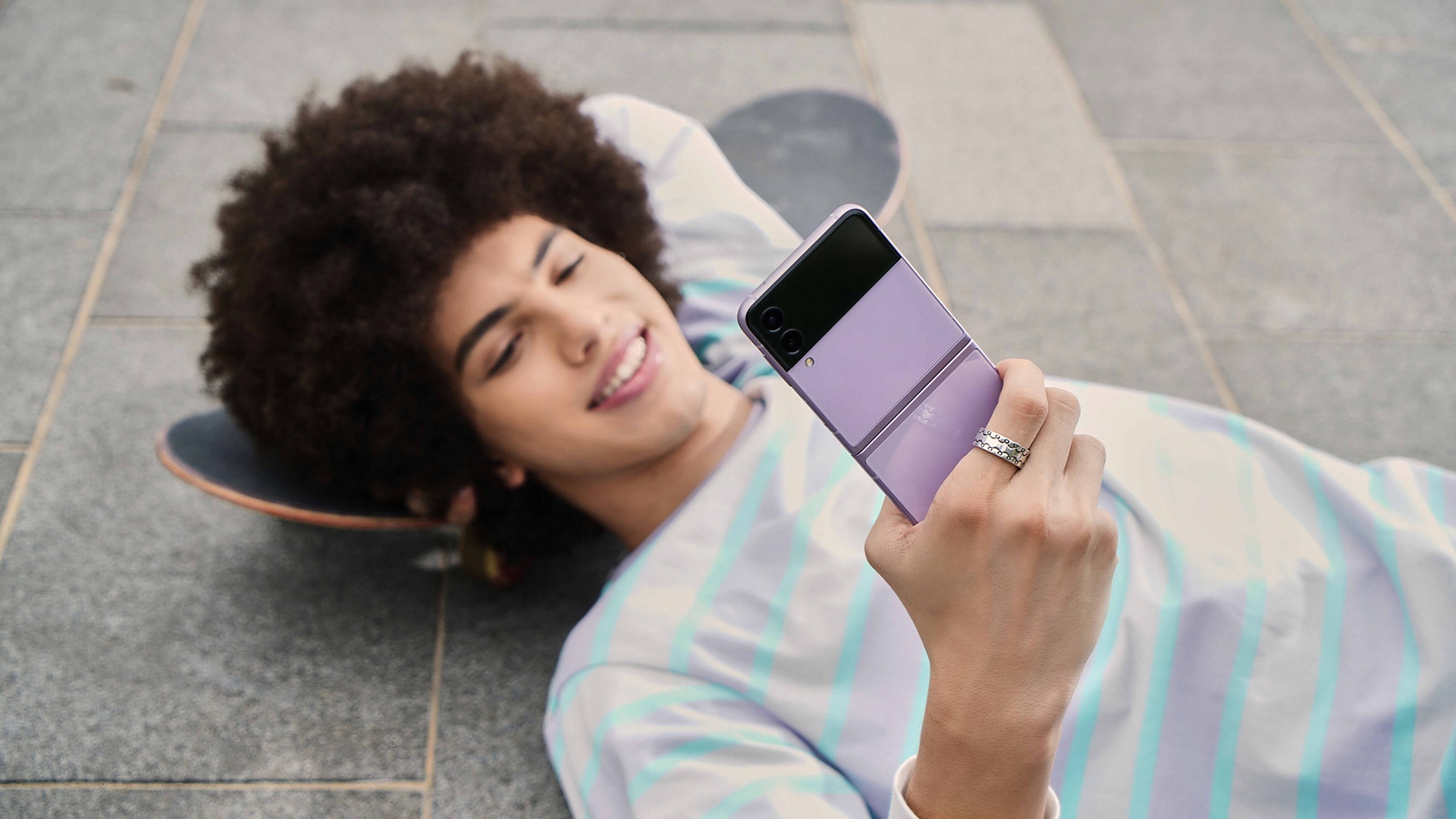 Samsung Galaxy Z Flip 3 – Finally a Mainstream Foldable Phone?