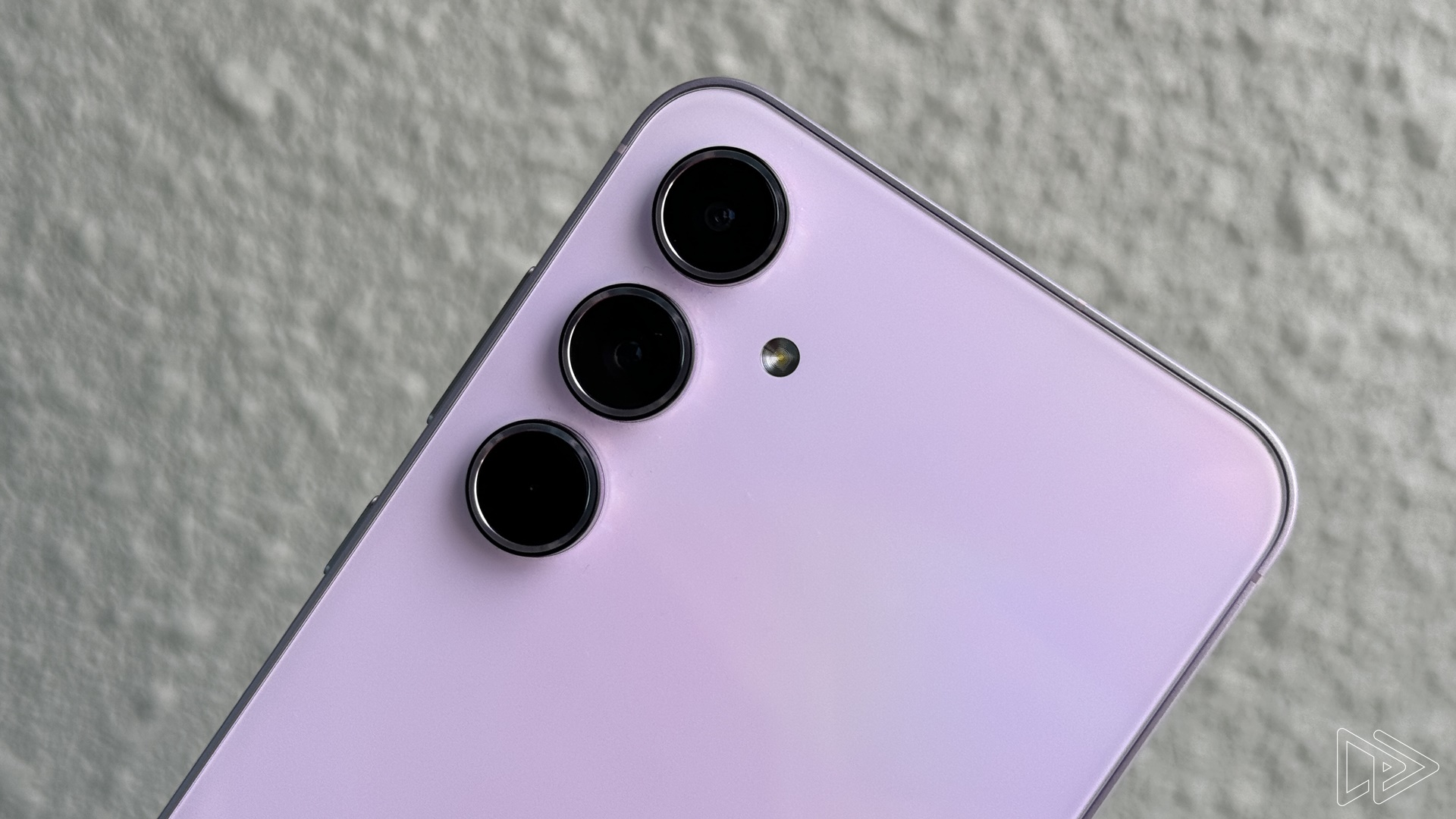 Samsung Galaxy A55 Hands-on: The Mid-Range Benchmark, Upsized – Nextrift