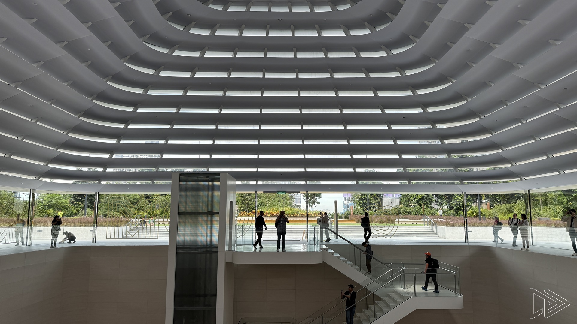 Inside Apple The Exchange TRX – 3D Roof, Apple Pickup, Today at Apple, And More!