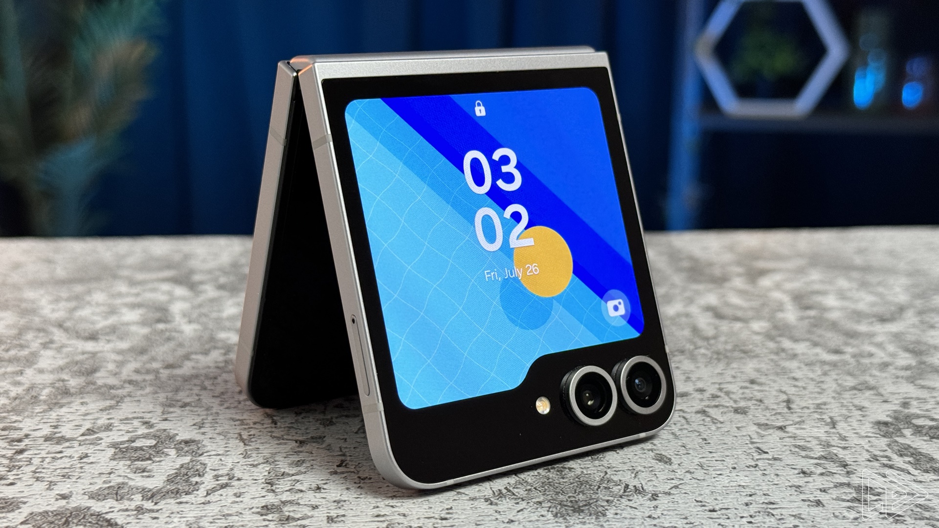 Samsung Galaxy Z Flip 6 Review: Refinement Exercise (With AI) for More Money