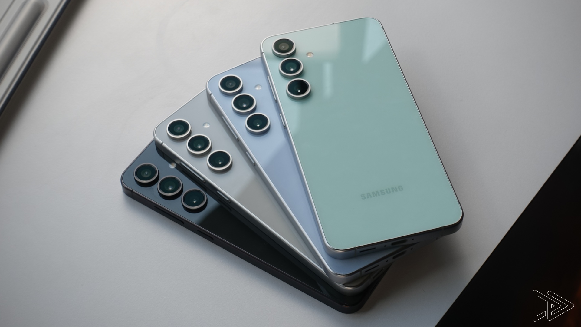 Samsung Galaxy S24 FE Hands-on: Galaxy AI & 7 Years of Updates? Yes Please