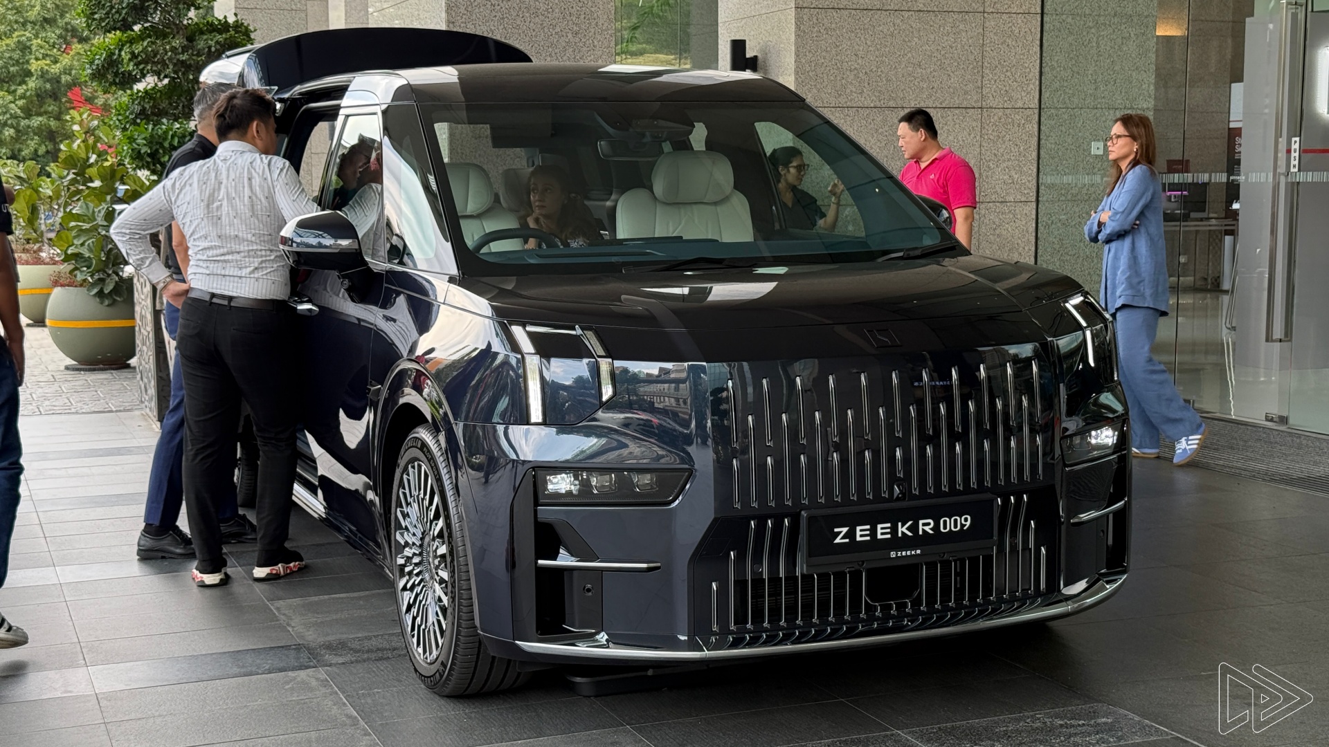 Zeekr 009 Electric Luxury MPV Priced Below RM370k in Malaysia – Now Shown at Sunway Pinnacle