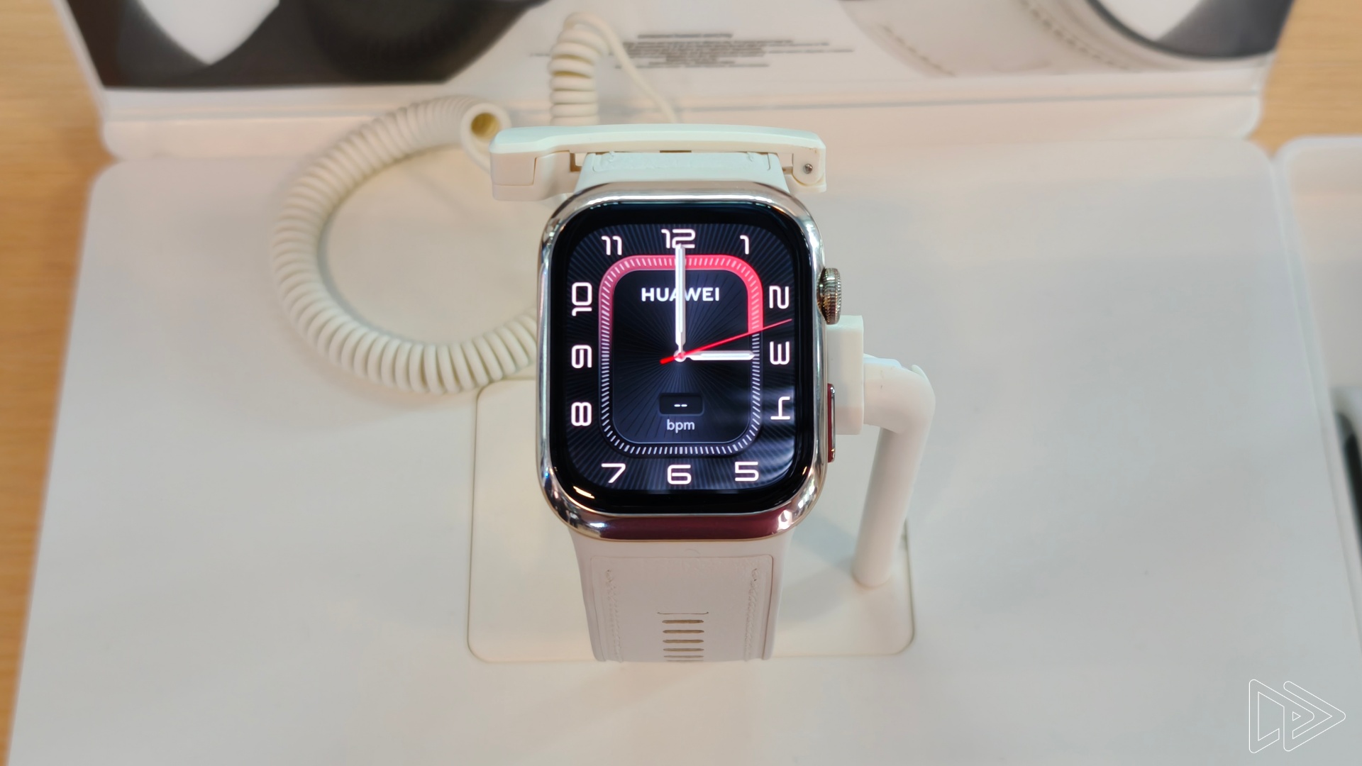 Huawei Watch D2 Can Track Your Blood Pressure – Priced at RM1,999 in Malaysia