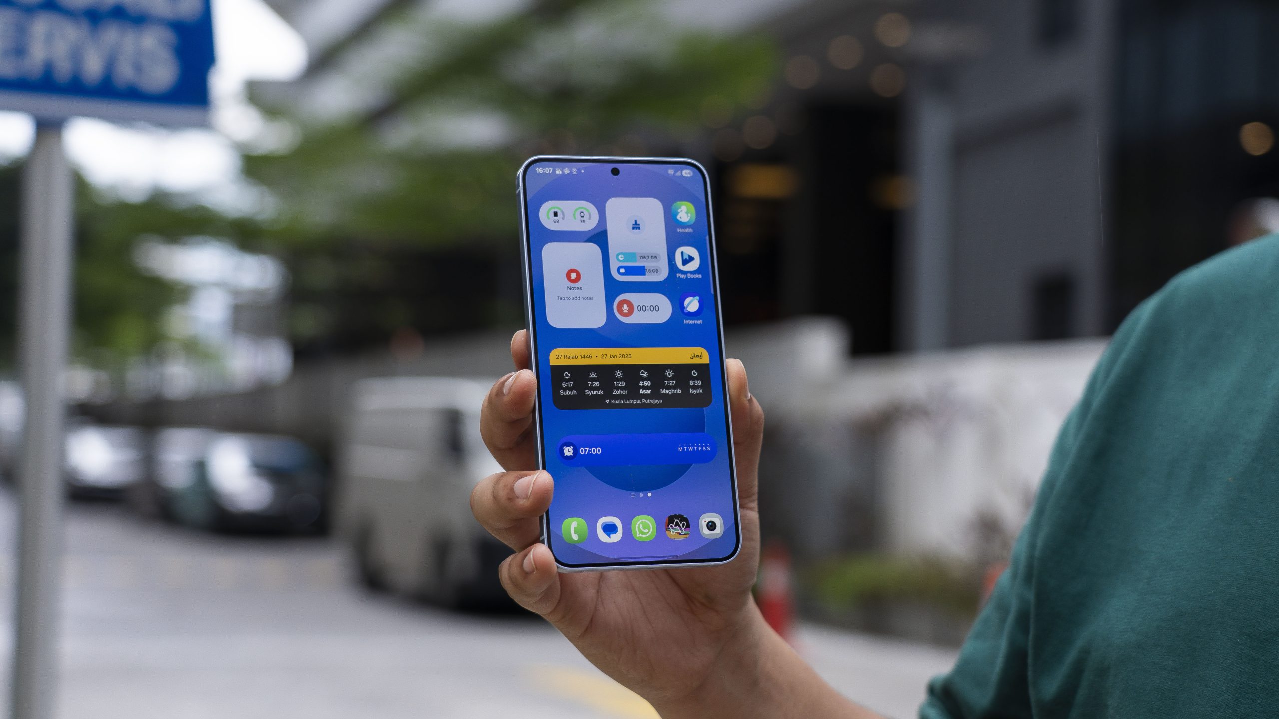 Samsung Galaxy S25+ Review: A Refined Upgrade with Smarter AI & Long-Term Support