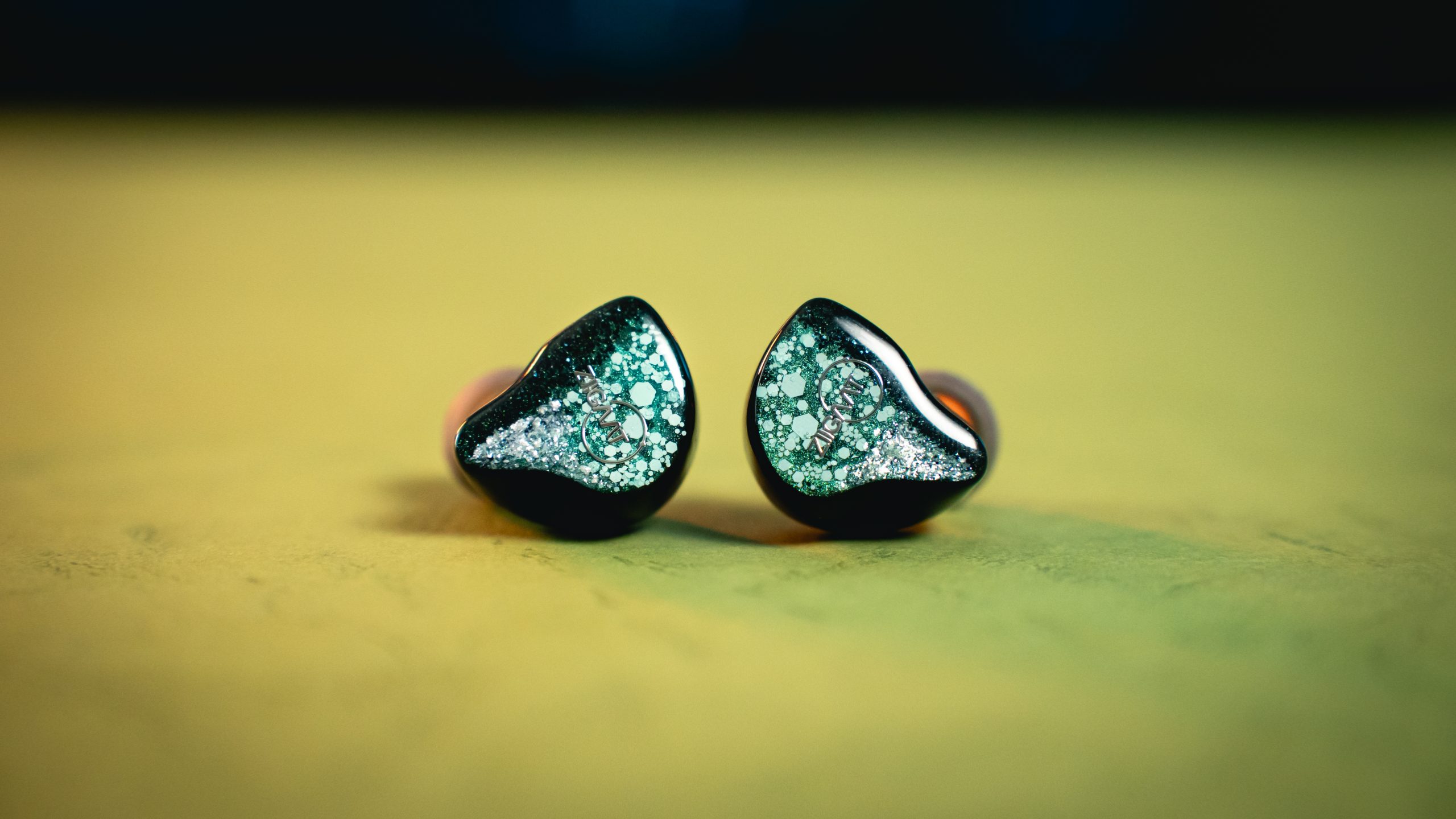 ZiiGaat Arcanis Review: It’s What’s Inside That Counts